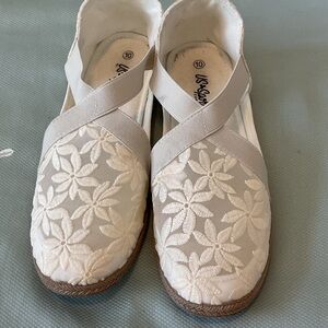 Women's Cream Floral Espadrilles